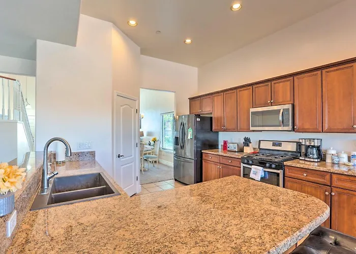 Modern Tucson W/ Patio + Saltwater Pool! Holiday home Avra