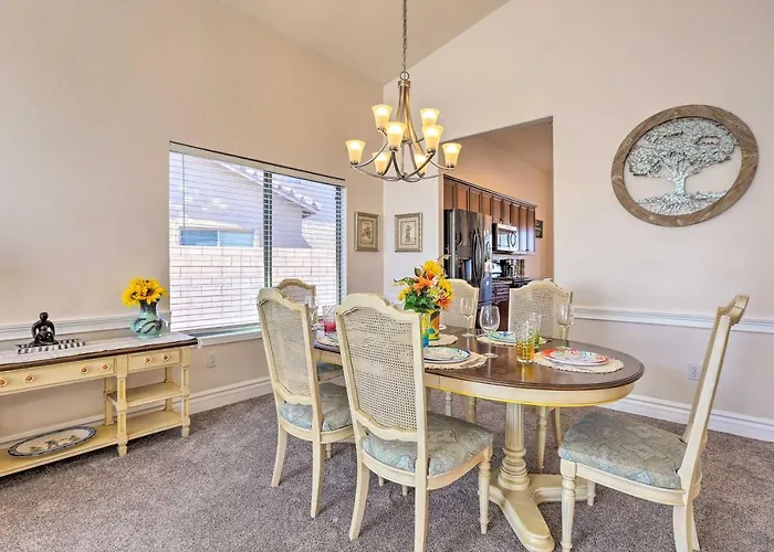 Modern Tucson W/ Patio + Saltwater Pool! Holiday home *