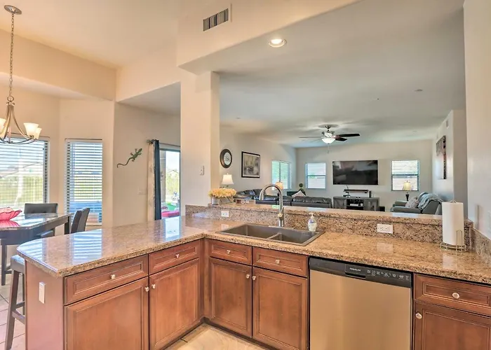 Modern Tucson W/ Patio + Saltwater Pool! Holiday home *
