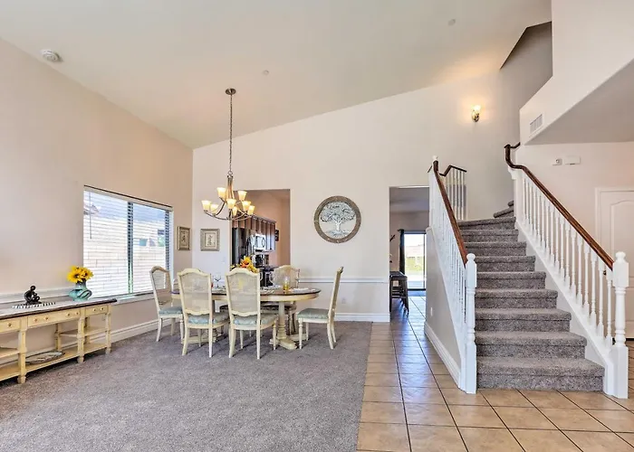 Holiday home Modern Tucson W/ Patio + Saltwater Pool!