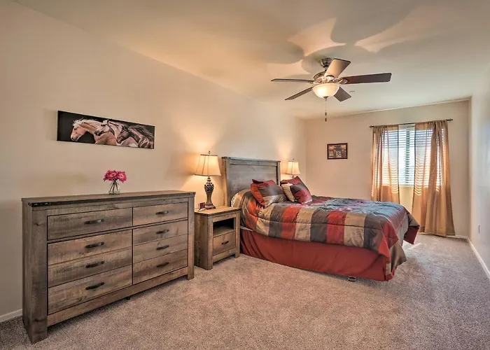 Modern Tucson W/ Patio + Saltwater Pool! Holiday home *