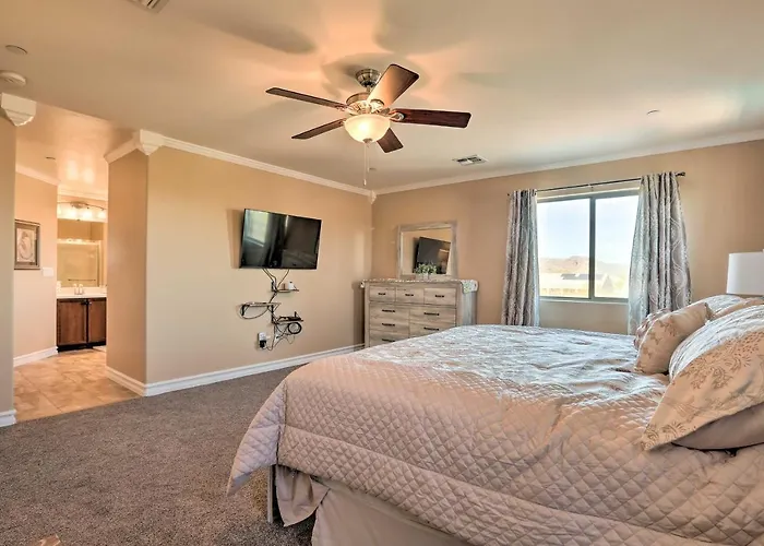 Modern Tucson W/ Patio + Saltwater Pool! Holiday home *
