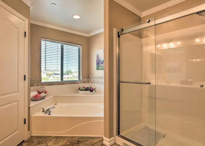 Modern Tucson W/ Patio + Saltwater Pool! Avra