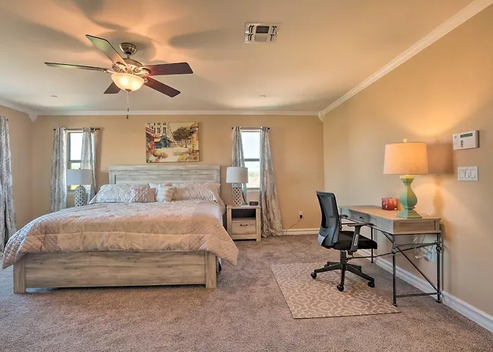 Holiday home Modern Tucson W/ Patio + Saltwater Pool! *