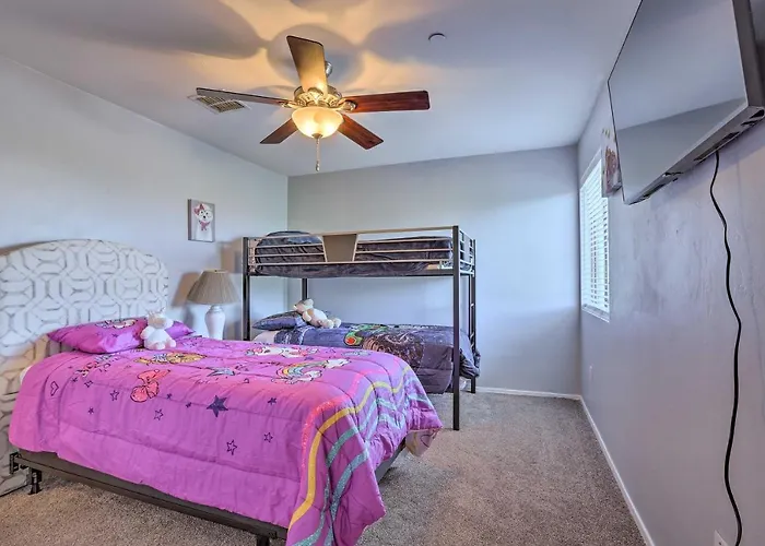 Modern Tucson W/ Patio + Saltwater Pool! Holiday home *
