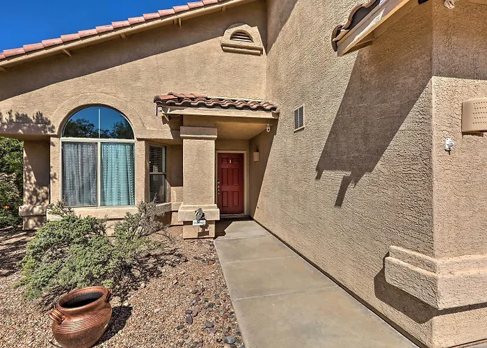 Modern Tucson W/ Patio + Saltwater Pool! Holiday home