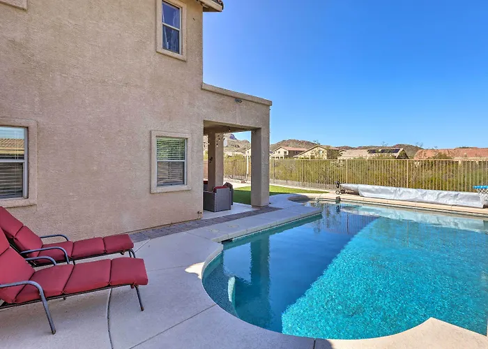 Holiday home Modern Tucson W/ Patio + Saltwater Pool! *