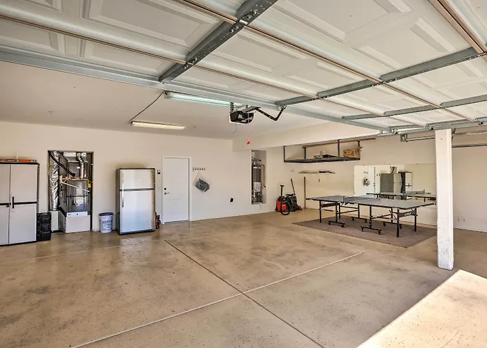 Holiday home Modern Tucson W/ Patio + Saltwater Pool! *