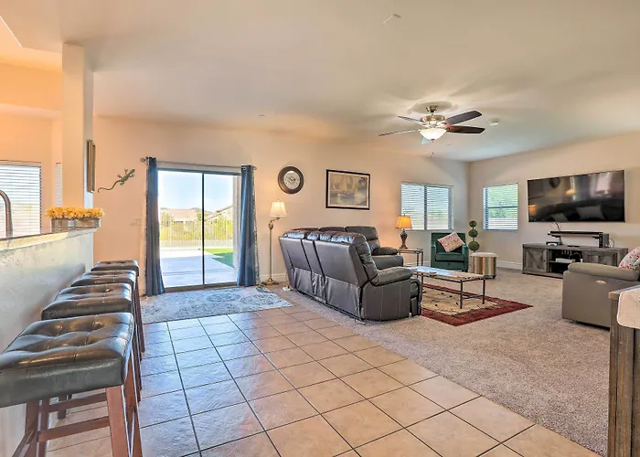 Holiday home Modern Tucson W/ Patio + Saltwater Pool! *